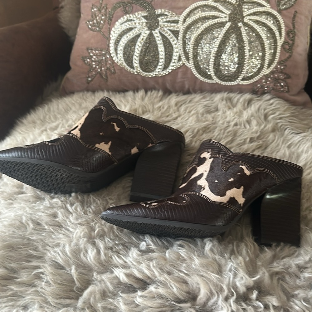 Donald pliner wedge bootie 8 like new - Picture 2 of 5
